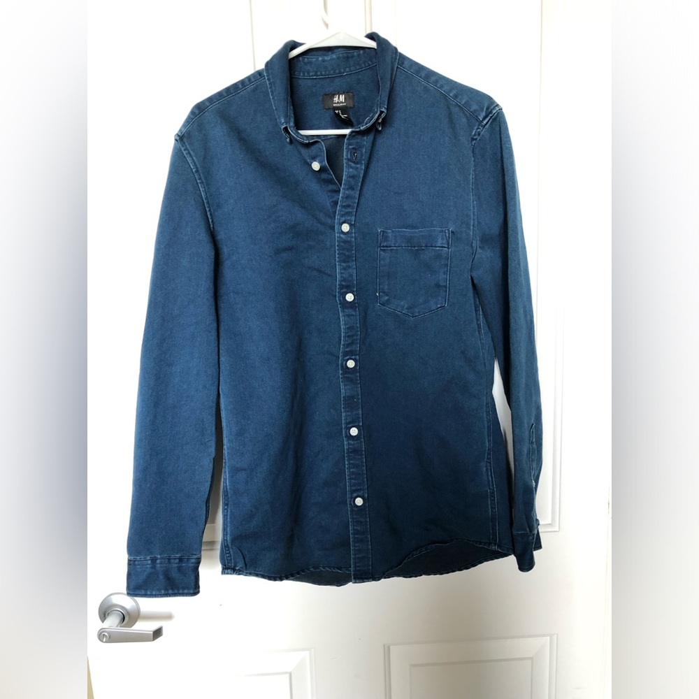 NWOT H&M Men's regular fit Indigo denim Button-Up Shirt Size Medium